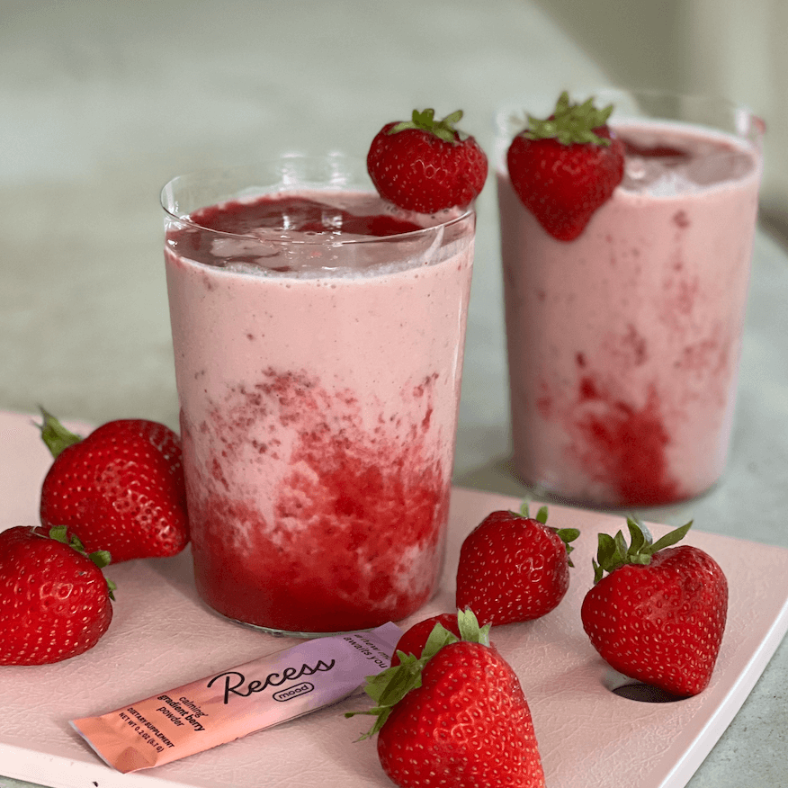 Hailey Bieber Strawberry Glaze Smoothie – Made with Date Crown Dates